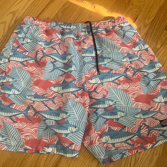 vineyard vines swim trunks - Picture 1 of 5